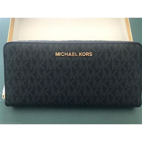 michael kors giftables large zip around continental wallet|Michael Kors Giftables Large Zip Around Continental Wallet.